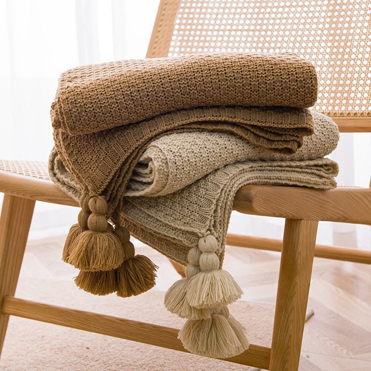 HomeTaro Handmade Tassel Throw Blanket – Minimalist Woven Home Decor